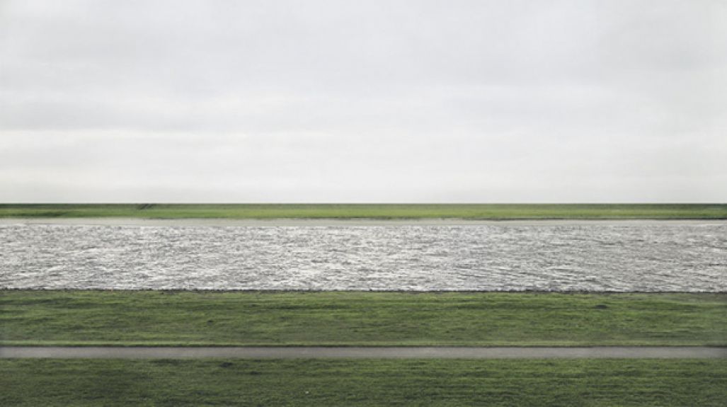 ® Andreas Gursky Rhein II